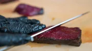 Walfleisch wird in vielen Restaurants vor allem im Norden von Norwegen angeboten, auch roh als Carpaccio.