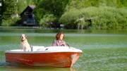 Sabrina Schrittwieser im Elektroboot.