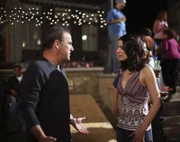 Emily Prentiss (Paget Brewster, r.) und Jason Gideon (Mandy Patinkin, l.) versuchen einen Serienkiller, der Jack the Ripper nachahmt zu fassen - doch gar keine so leichte Sache ...