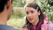 Mia (Margot Nuccetelli) muss Mattis (Alex James Ellison) enttäuschen. Sie konnte kein Essen für ihn und Hund Rabbit organisieren.