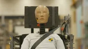 Frauen tragen bei Verkehrsunfällen ein deutlich höheres Verletzungsrisiko als Männer. Abhilfe schaffen soll der erste anthropomorphisch korrekte weibliche Crashtest-Dummy.