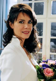 ARD STURM DER LIEBE FOLGE 1256, am Dienstag um 15:10 Uhr im ERSTEN. Hochzeit: Biest Barbara von Heidenberg (Nicola Tiggeler) steht vor dem Traualtar - zum fünften Mal. Wird die Braut mit ihrem Auserwählten Götz Zastrow endlich ihr Eheglück finden?