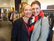 Petra (l.) zusammen mit Shoppingbegleitung Nicole.
