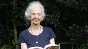 Millicent Jones, Nachbarin