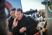 Während bei einem Ausflug mit seiner Tochter und seinem Sohn, Dannys Auto gestohlen wird, muss das Team in einem neuen Fall ermitteln: Steve (Alex O'Loughlin, r.) und Chin (Daniel Dae Kim, l.) ...