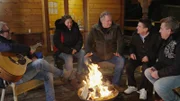 Waldi und Sonja mit Freunden am Lagerfeuer