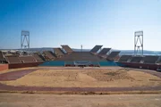 Das Odi Stadium in der Nähe von Johannesburg. Es ist eines von zwei baugleichen Stadien im Nordosten Südafrikas. Mit dem Aufstieg von Nelson Mandela wurden die Stadien wichtige politische Versammlungsorte. Das Odi Stadium in der Nähe von Johannesburg. Es ist eines von zwei baugleichen Stadien im Nordosten Südafrikas. Mit dem Aufstieg von Nelson Mandela wurden die Stadien wichtige politische Versammlungsorte.