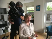 Im November stirbt Marina Litwinenkos Mann Alexander nach einer Vergiftung mit radioaktivem Polonium. Mit der medienwirksam inszenierten Ermordung des Ex-Agenten soll offenbar ein Exempel statuiert werden.