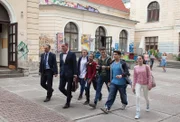 Die Einsteiner (v.l.n.r. Robert Schupp, Olaf Burmeister, Ada Lüer, Noel Okwanga, Maximilian Braun, Flavius Budean, Holly Geddert) machen sich auf nach Berlin.