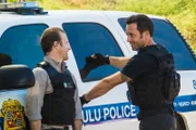 "Hawaii Five-0", "Iron Man." In der Firma 'Universal Exports' wurde ein Nachtwächter erschossen. Als das Five-0-Team ermittelt, bestätigt sich Jerrys Verschwörungstheorie: Die Firma ist eine getarnte Rüstungsfirma, die einen Prototypen eines unzerstörbaren Kampfanzugs á la 'Iron Man' hergestellt hat. Nun ist der Anzug verschwunden.Im Bild (v.li.): Scott Caan (Danny 'Danno' Williams), Alex O'Loughlin (Steve McGarrett).