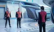 (v.l.n.r.) Orrin Channing (Mackenzie Astin); Lieutenant Gordon Malloy (Scott Grimes); Lieutenant Talla Kayali (Jessica Szohr)