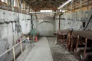 Der Eingang in den berühmten Schacht der Miike Mine in Omuta, in dem 1968 bei einer Explosion 458 Menschen ums Leben kamen und in dem im Zweiten Weltkrieg zahlreiche Kriegsgefangene Zwangsarbeit verrichten mussten.