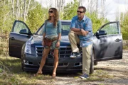Fiona (Gabrielle Anwar) und Sam (Bruce Campbell) stehen schon in den Startlöchern. Gemeinsam unterstützen sie ihren Freund in der Hoffnung, doch noch Informationen über seine Burn Notice zu erhalten.