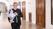 Diese Deckelvase erinnert an Delfter Porzellan – kommt aber ganz woanders her.