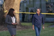 Zahra Taylor (Amanda Warren, l.); Dwayne Pride (Scott Bakula, r.)