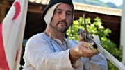 Ritter von Andrian bei der Vorbereitung für den Schwertkampf