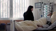 Arija (Paula Beer) übernimmt die Geschäfte ihres Vaters Radan (Marek Wlodarczyk).