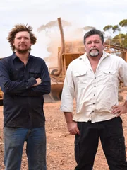 Dirt Dogs (L-R) : Jake Larsen, Vern Strange