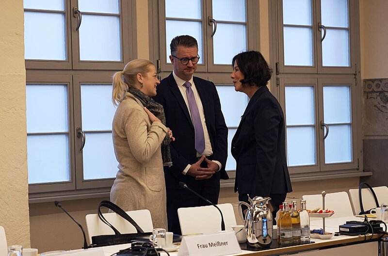 Hundert Tage Macht - Das Thüringer Brombeerprojekt