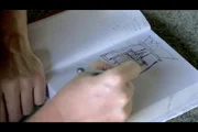 Corentin de Chatelperron lässt sich in Auroville in Indien das Prinzip des simplen, sparsamen Kochers erklären.
