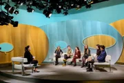Barbara Karlich - Talk um 4 - Talente von einst - Stars von heute - Vincent Bueno, Zoë Straub oder Conny Mooswalder: Die Stars von heute waren einst die Nachwuchshoffnung von morgen. Lampenfieber vor Auftritten, Glücksgefühle, wenn der Saal vor tosendem Applaus zu beben beginnt. Auf der Bühne erlebt man eine Achterbahnfahrt der Gefühle. Ein Blick in die Welt erfolgreicher Persönlichkeiten zeigt aber auch, dass man erst lernen muss, mit dem Ruhm umzugehen. Neben Talent und Ehrgeiz braucht es nämlich auch viel Durchhaltevermögen. - Im Bild: Barbara Karlich, Zoe Straub, Michael Patrick Simoner, Christina Zauner, Jennifer Gheorghita, Vincent Bueno, Conny Mooswalder.