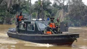Nigerianisches Militär patroulliert im Niger-Delta: die Erdöl-Förderung hier gilt als eine der schmutzigsten Unternehmungen der internationalen Öl-Industrie.