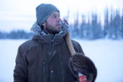 Johnny Rolfe legt während der Wintersaison beim Aufstellen von Pelzfallen eine Trapline an. (National Geographic für Disney/Jensen Walker)