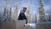 Kaleb Rowland baut einen zusätzlichen Lagerschuppen auf seinem Grundstück. (National Geographic)