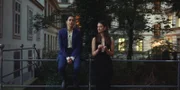 Louna Lloris (Anna Bardavelidze) und Ylva Dardenne (Philine Schmölzer) öffnen sich und teilen einen wichtigen Moment zusammen.