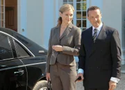 Erhalten Besuch: Katja Weitzenböck als Lady Nicole Sherberton, Michael Roll als Duncan Fraser