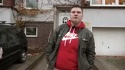 Für den 25-jährigen Damian steht heute ein wichtiger Tag an: Sein Kater Dobby wird kastriert, und im Anschluss hat der Transmann eine Wohnungsbesichtigung.