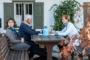 Mittagspause für Lilli (Ronja Forcher, l.), Roman (Siegfried Rauch, M.) und Frau Bornholm (Nicole Beutler, r.).