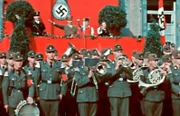 Feiern in Deutschlands Süden im Zeichen des Nationalsozialismus: Erntedankfest 1938 in Offenburg.