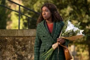 Jack Starbright (Ronke Adekoluejo) findet in einem anonymen Blumenstrauß eine mysteriöse Botschaft und begibt sich ahnungslos zu einem geheimen Treffpunkt.