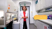 Wie schützt sich unser Körper gegen gefährliche Bakterien oder Viren? Mit seinem Immunsystem. Das besteht aus vielen verschiedenen Zellen und Organen, die dabei helfen, die Eindringlinge zu bekämpfen. Die Biologin Prof. Dr. Katja Hanack von der Universität Potsdam zeigt, wie die Immunabwehr funktioniert und welche Zellen in unserem Körper gegen Bakterien und Viren vorgehen. - Dr. Katja Hanack, Professorin für Immuntechnologie an der Universität Potsdam.