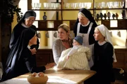 Celia hat Angst ihren Mann zu verlieren, wenn sie das Baby behält (v.li.: Karin Gregorek, Janina Hartwig, Isabella Surel, Julia Heinze, Emanuela von Frankenberg).