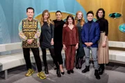 Barbara Karlich - Talk um 4 - Talente von einst - Stars von heute - Vincent Bueno, Zoë Straub oder Conny Mooswalder: Die Stars von heute waren einst die Nachwuchshoffnung von morgen. Lampenfieber vor Auftritten, Glücksgefühle, wenn der Saal vor tosendem Applaus zu beben beginnt. Auf der Bühne erlebt man eine Achterbahnfahrt der Gefühle. Ein Blick in die Welt erfolgreicher Persönlichkeiten zeigt aber auch, dass man erst lernen muss, mit dem Ruhm umzugehen. Neben Talent und Ehrgeiz braucht es nämlich auch viel Durchhaltevermögen. - Im Bild: Michael Patrick Simoner, Zoe Straub, Barbara Karlich, Christina Zauner, Jennifer Gheorghita, Vincent Bueno, Conny Mooswalder.