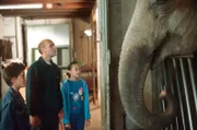 Sören (Felix Beyerbach), Onkel Bernd (Robin Brosch), Kiki (Thuy-Anh Cao).