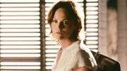 Sara (Jorja Fox), die zu Warricks Beerdigung angereist war, wird von Grissom in einem aktuellen Fall um Hilfe gebeten. Dabei wird ihr klar, dass all diese Dinge nicht mehr ihrem Leben entsprechen und geht für immer...