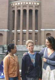 Kiki (Thuy-Anh Cao), Tobias (Tim Küchler), Carla (Simone Ritscher).