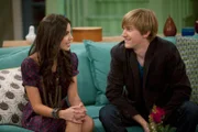 PJ (Jason Dolley) und Skyler (Samantha Boscarino) treffen sich zu ihrem ersten offiziellen Date.