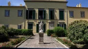 Unvergessen auf Elba ist ein Franzose, der nicht freiwillig kam: Napoleon Bonaparte. Er führte auf Elba viele Neuerungen ein, wie Schulbildung, Scheidung und die Impfung gegen Pocken. Unvergessen auf Elba ist ein Franzose, der nicht freiwillig kam: Napoleon Bonaparte. Er führte auf Elba viele Neuerungen ein, wie Schulbildung, Scheidung und die Impfung gegen Pocken.