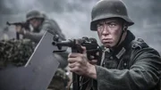REENACTMENT - Deutsche (rechts: Charlie Hughes) feuern auf entgegenkommende Amerikaner.