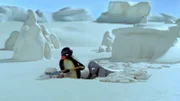 Pingu und Robby beim Schneeschaufeln.