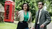 Bunty (Emer Kenny) und Jeremy Meyhew-Bowman (Simon Bubb) müssen mit Entsetzen beobachten, wie aus dem Haus von Mrs. Rudge starker Rauch kommt. Sie befürchten, dass sich noch Menschen und ein Wurf kleiner Kätzchen in dem Haus befinden.