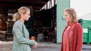 Nina (Julia Schäfle, l.) befragt Gaby Zinke (Leonie Benesch, r.). Die junge Assistentin der Geschäftsleitung war als einzige mit Georg befreundet.