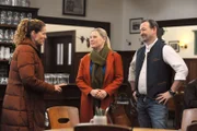 Annalena gibt zu, bei Gregors "Hosentrick" beteiligt gewesen zu sein. Von links: Annalena (Heidrun Gärtner), Vera (Sybille Waury) und Gregor (Holger Matthias Wilhelm).