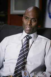 Broyles (Lance Reddick) gibt Olivia Tipps zum Thema Scheidung. Rachels Mann hat die Scheidung eingereicht und will das alleinige Sorgerecht für Tochter Ella ...
