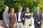 (v.li.): Karl-Heinz von Liebezeit (Daniel Gloger), Katja Flint (Katharina Gloger), Kai Ivo Baulitz (Markus Gloger), Florentine Lahme (Nadja Gloger), Hans Uwe Bauer (Hubert Gloger).
