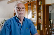 Ex-Kriminalpolizist Karl-Heinz Wallmeier hat den Milliardenbetrug erst aufgedeckt und den Betrüger Jahre später rund um den Erdball gesucht.